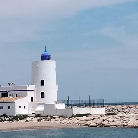 Apartamento Primera Linea De Playa Манилва Экстерьер фото