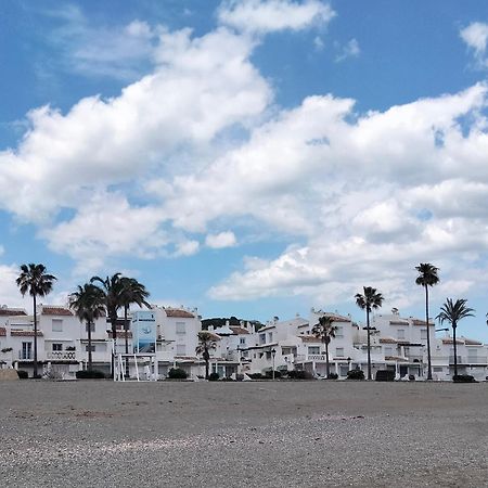 Apartamento Primera Linea De Playa Манилва Экстерьер фото