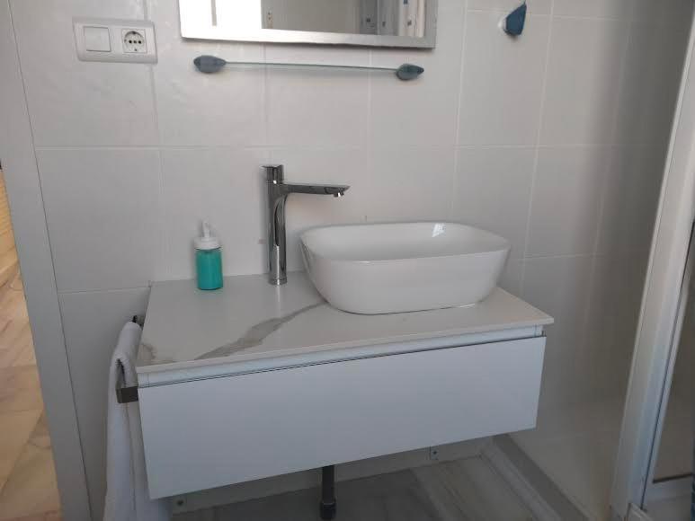 Apartamento Primera Linea De Playa Манилва Экстерьер фото